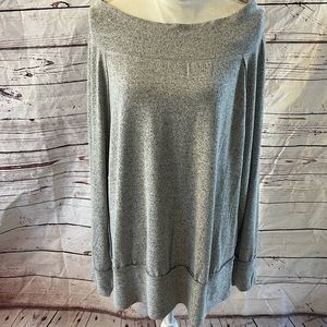 EUC Lulu’s sweater size L Large. Scoop neck 77% rayon, 19% polyester,4% spandex.